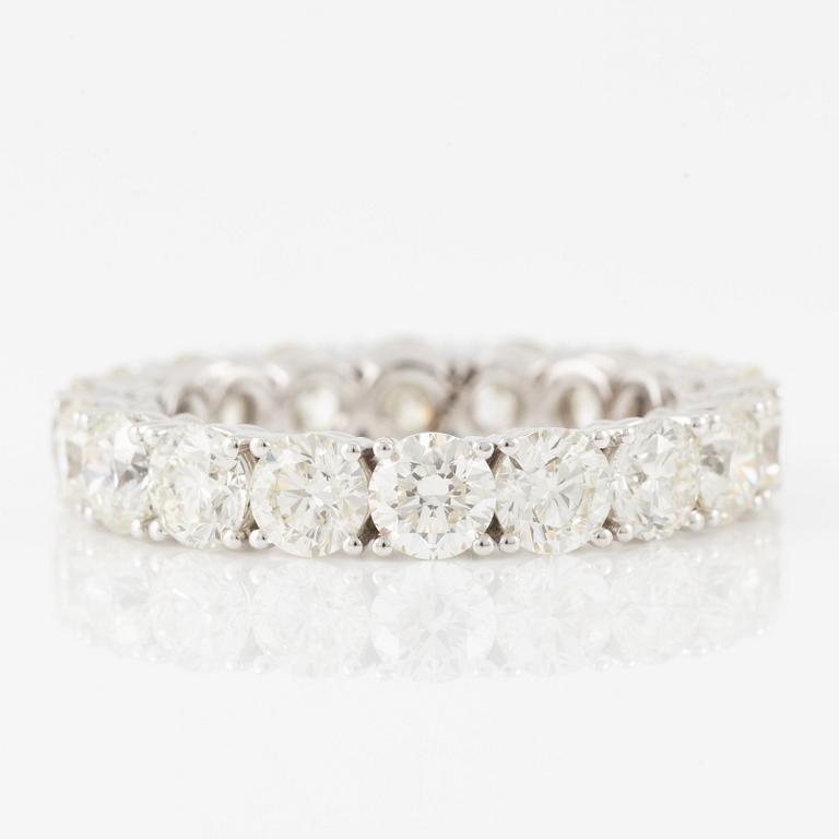 Ring, full eternity, 18K white gold set with brilliant-cut diamonds.