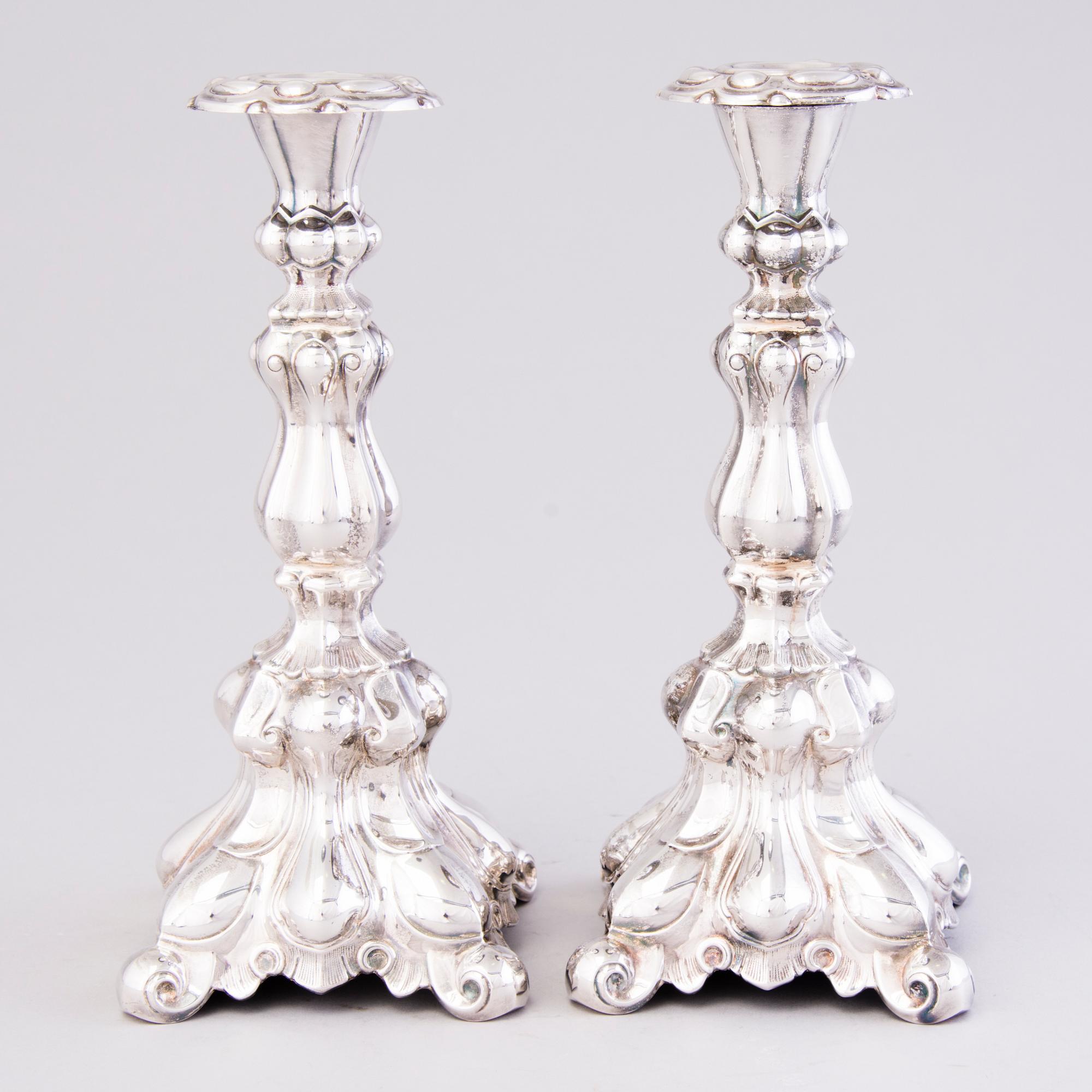 KYNNTILÄNJALKAPARI, hopeaa, rokokootyyli, Kultakeskus Oy, Hämeenlinna, Suomi, 1946.