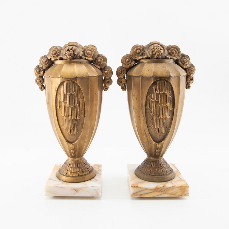 Decorative urns, a pair, Art Deco, first half of the 20th century.