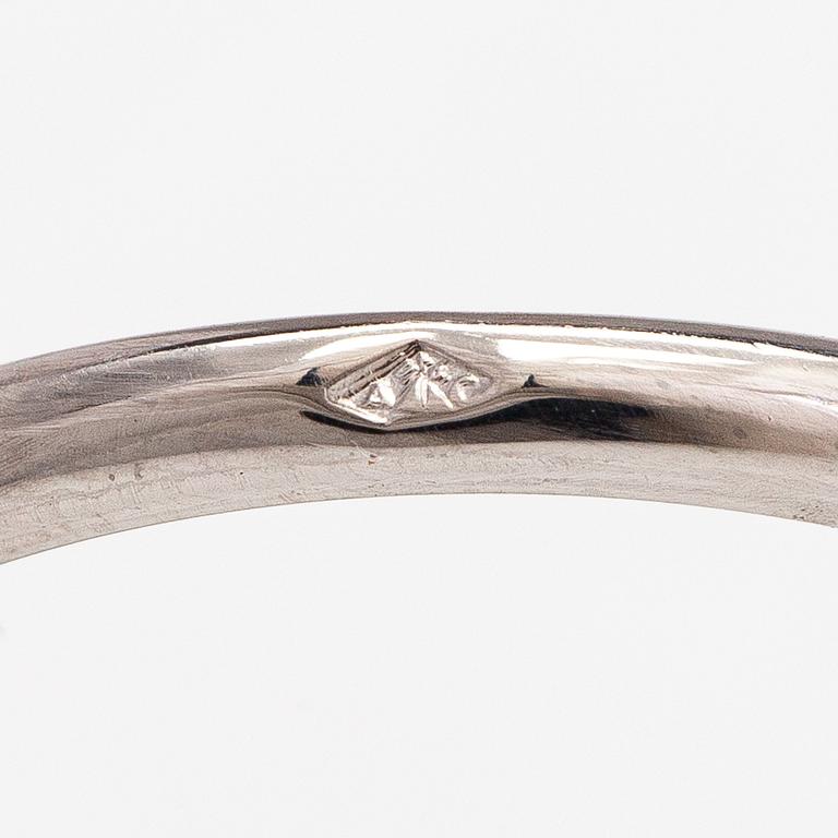 Cartier, A platinum ring with a ca. 0.27 ct diamond according to certificate. Marked Cartier, 51, 62039B.