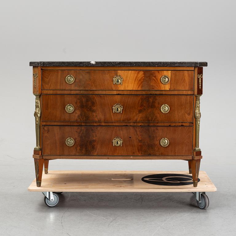 A late Gustavian chest of drawers, early 19th Century.