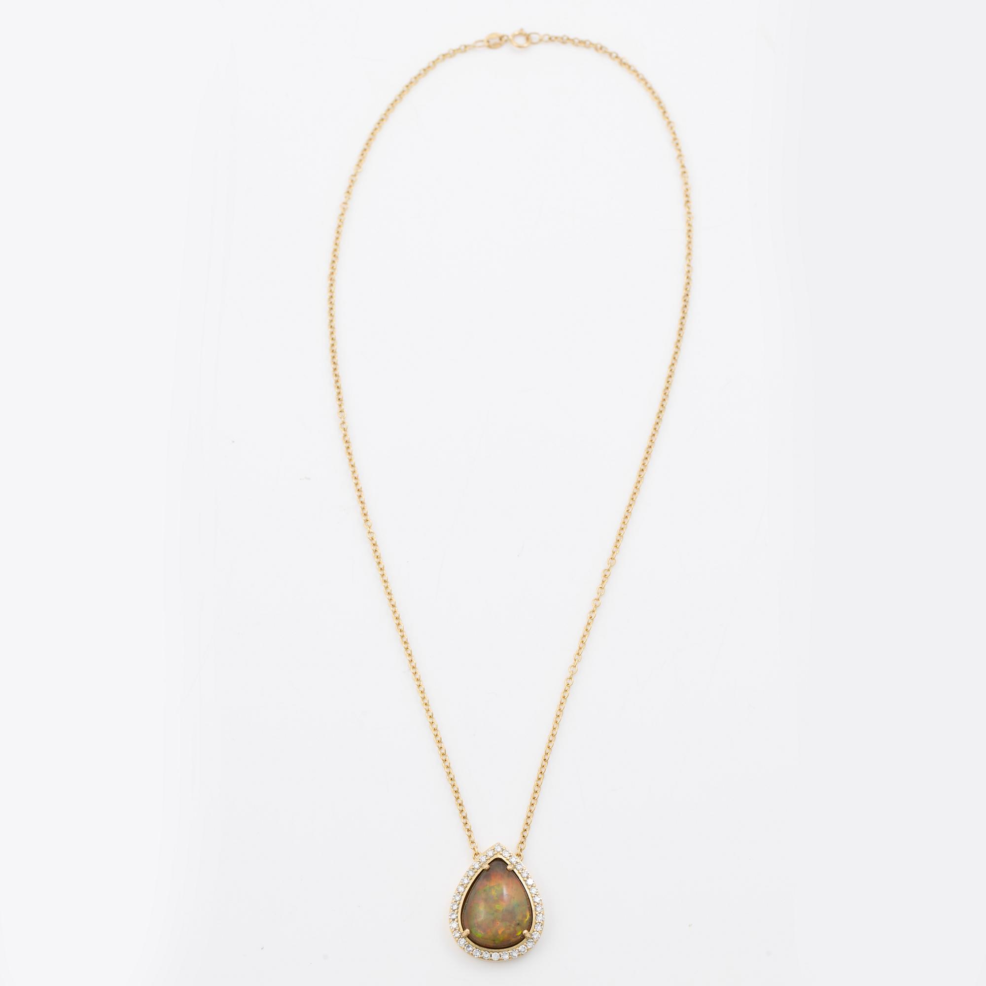 Necklace in 18K gold with a drop-shaped opal and octagon-cut diamonds.