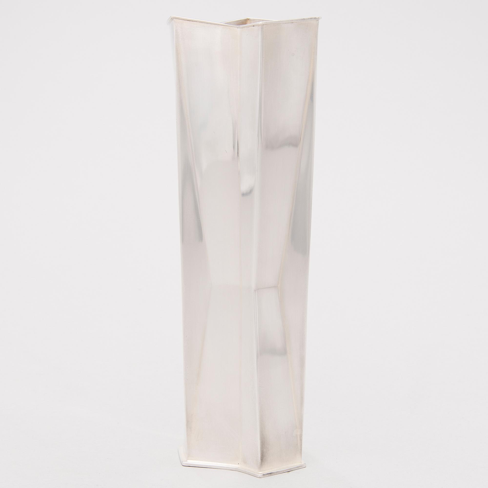 A silver vase for Hopeakeskus, Hämeenlinna, Finland. Weight 352 g.