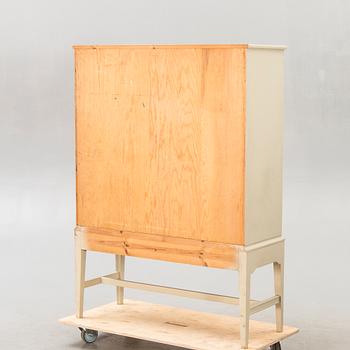 Skåp Svensk Fur 1900-talets mitt.