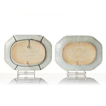 A Chinese blue and white porcelain service, 16 pieces, Qing dynasty, Qianlong (1736-95).