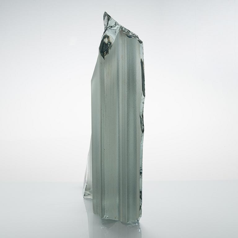 Timo Sarpaneva, skulptur, serien Glass age, "Namnlös" signerad Timo Sarpaneva 1983. Iittalan/Toijalan kivivenveistämö.