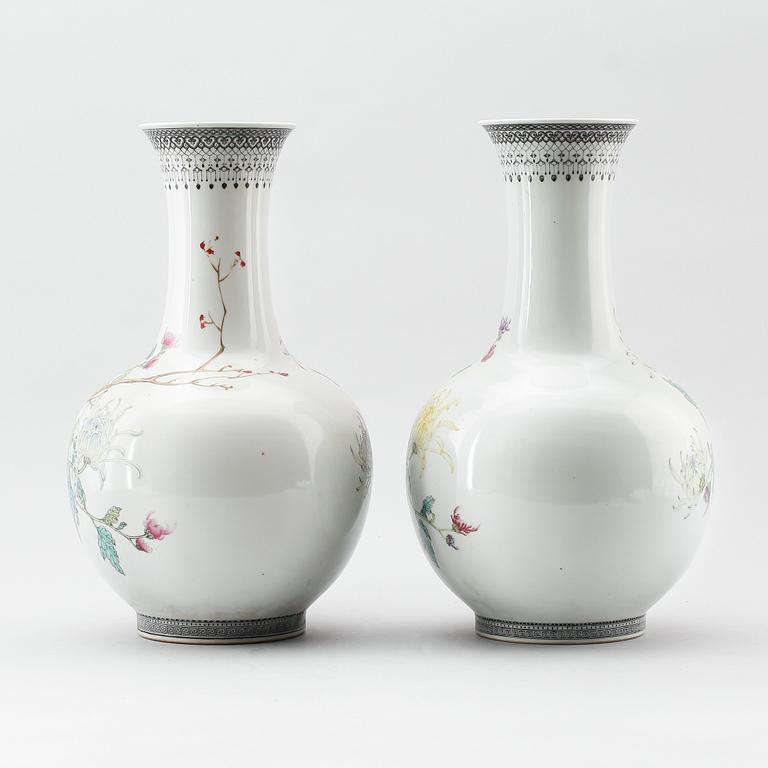 VASER, 1 par, porslin, Kina, 1900-tal.