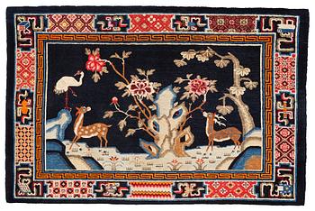 282. A rug, semi-antique Baotou figural, ca 137,5  x 208 cm.