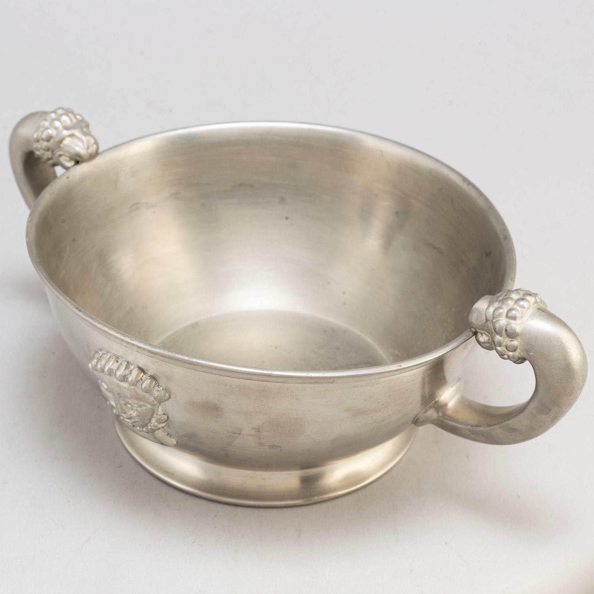 Anna Petrus, skål med hänklar, tenn, Firma Svenskt Tenn, Stockholm 1931.