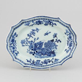 Seven export porcelain objects. Qing dynasty, Qianlong (1736-95).