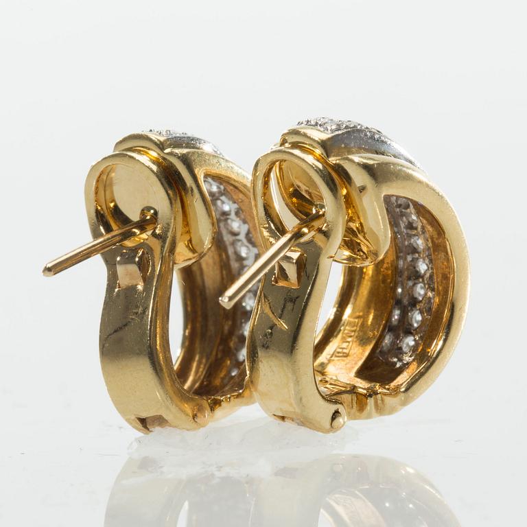 ÖRHÄNGEN, 18 k guld samt vitguld med diamanter ca 0.50 ct. Caroli Juvel, Malmö. Vikt ca 11 g.
