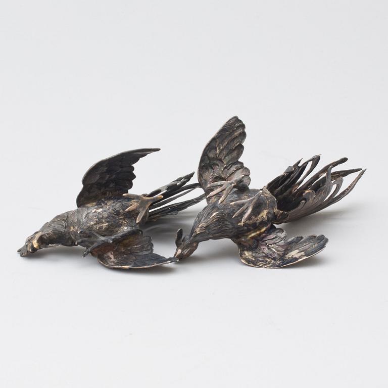 BORDSDEKORATIONER, 2 st. Sterlingsilver, utl stämplar. 1900-tal. 370g.