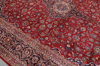 A semi-antique Keshan carpet, signed, 449 x 317 cm.