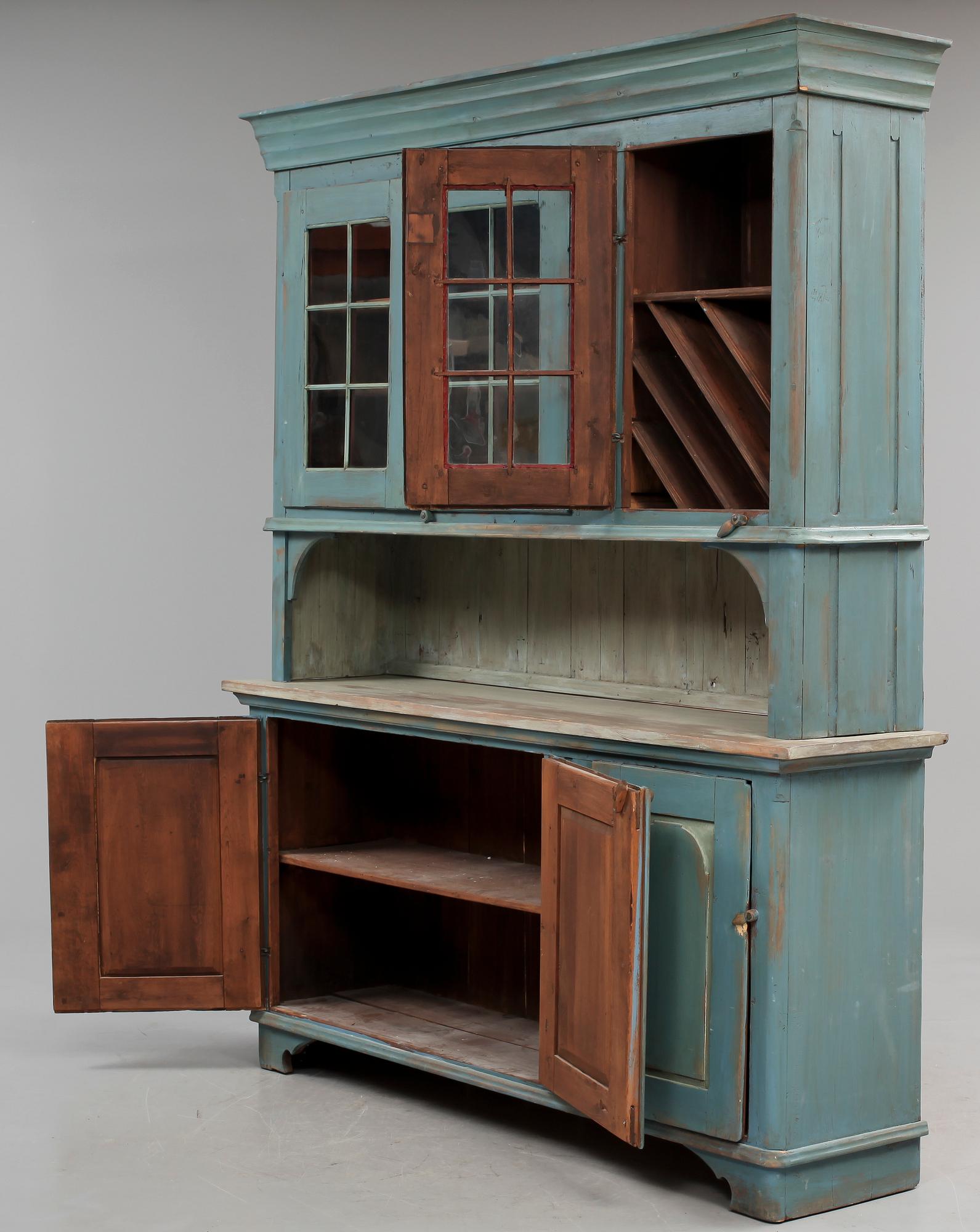 VITRINSKÅP, omkring 1800.