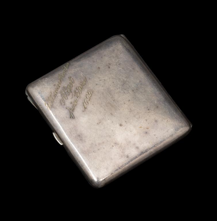 CIGARETTETUI, nysilver, emalj, oidentifierade stämplar, 1900-talets början.