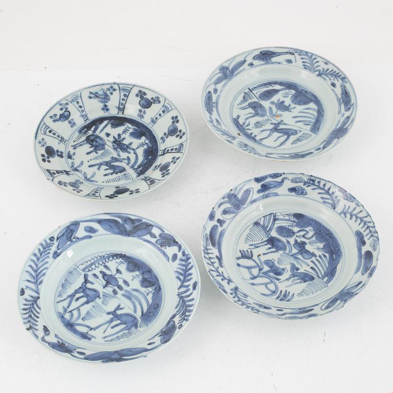 A group of four blue and white plates and four dishes, Ming dynasty, Wanli and Swatow, 16th/17th century.