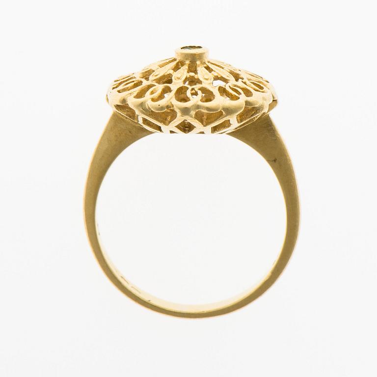 RING, 18K guld, smaragd. Finska importstämplar 1970.