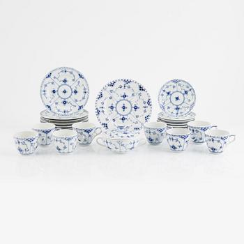 Kaffeservisdelar, porslin, 17 delar, "Musselmalet", Royal Copenhagen, Danmark.