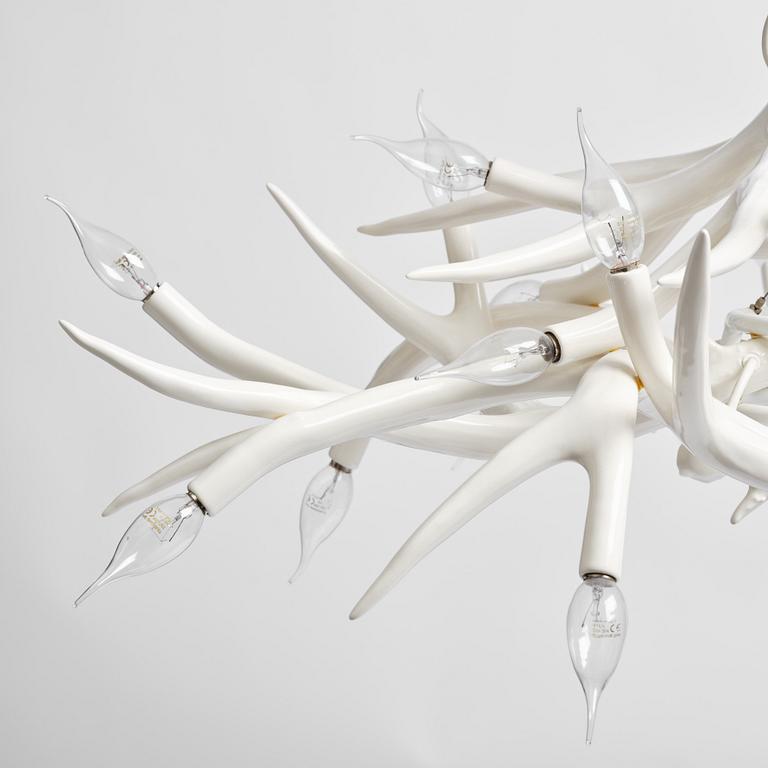 Jason Miller, takkrona, "Superordinate Chandelier 12 Antlers, taklampa, Roll & Hill, USA.