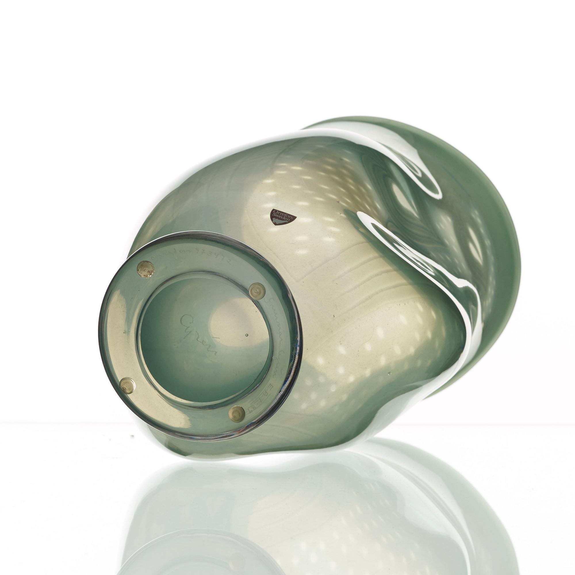 Gunnar Cyrén, a 'Graal' glass vase, Orrefors 1989.