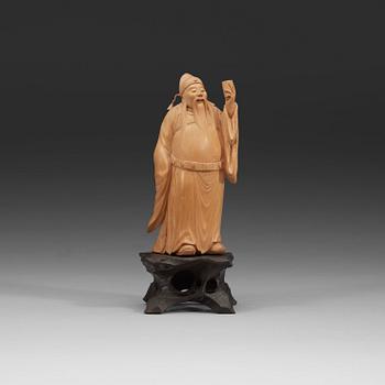 A finely carved boxwood figure of the Tang poet Li Bai (Li Bo, 701-762), late Qing dynasty (1644-1912).