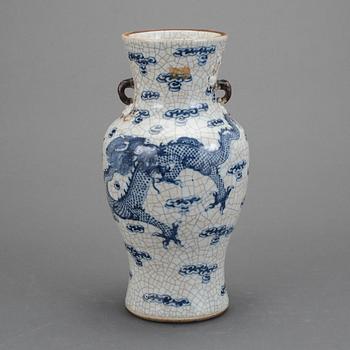 VAS, porslin, Kina, 1900-tal.