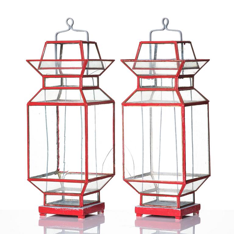 A pair of Chinese glass and metal lanterns, second half of the 20th century.