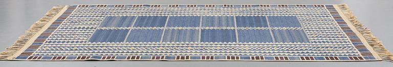 Barbro Nilsson, MATTA, "Salerno blå", rölakan, ca 300,5 x 219,5 cm, signerad AB MMF BN.