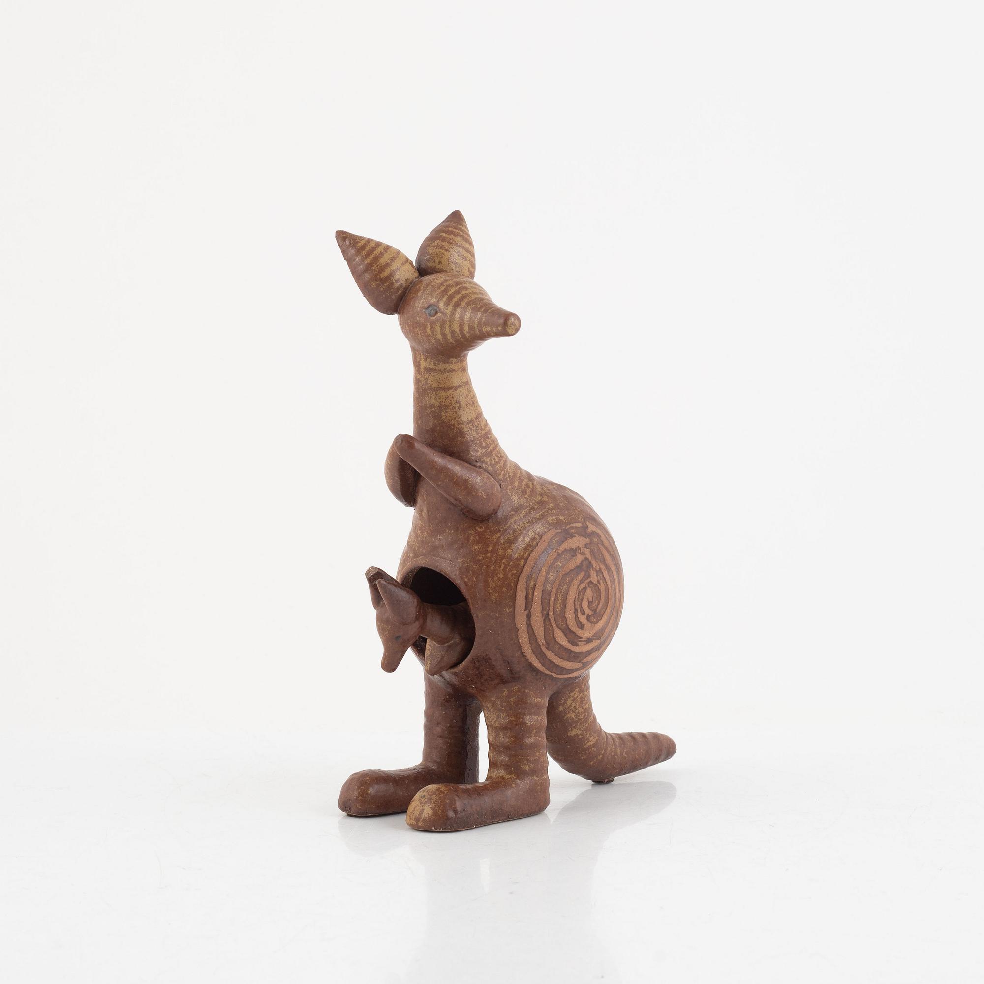 Lisa Larson, figurin i två delar, Gustavsberg. "Känguru", i produktion 1966-1979.