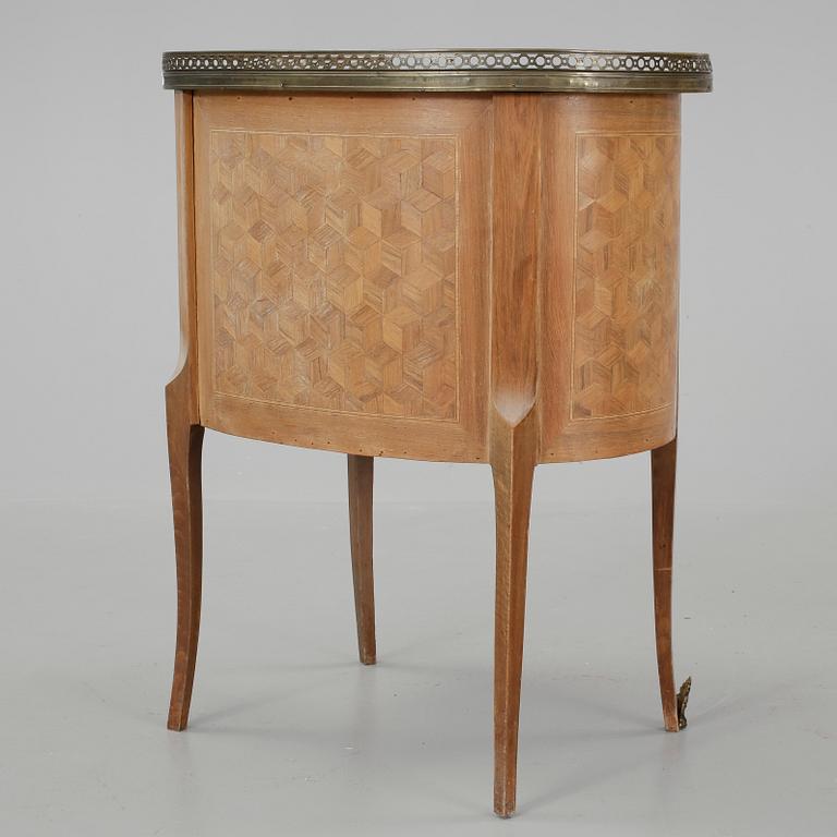 BYRÅ, Louis XVI-stil, 1900-tal.