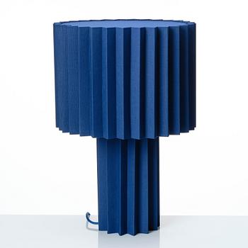 FOLKFORM, "L árt Plisse no 7", bordslampa, Studio Folkform 2022.