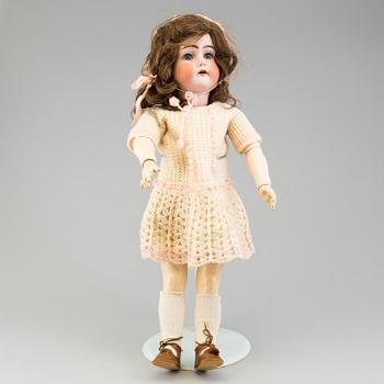 a KÄMMER & REINHARDT/SIMON & HALBIG porcelain doll 1910.