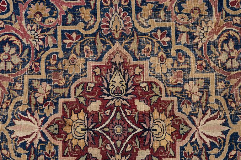 Matta, antik Kirman Laver,  Södra Persien, ca 330 x 278 cm.