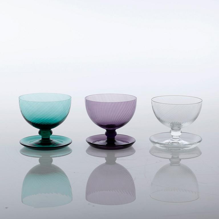 SIGNE PERSSON-MELIN, 9 st, dessertskålar samt kanna, glas, Hovmantorp, omkring 1900-talets mitt.