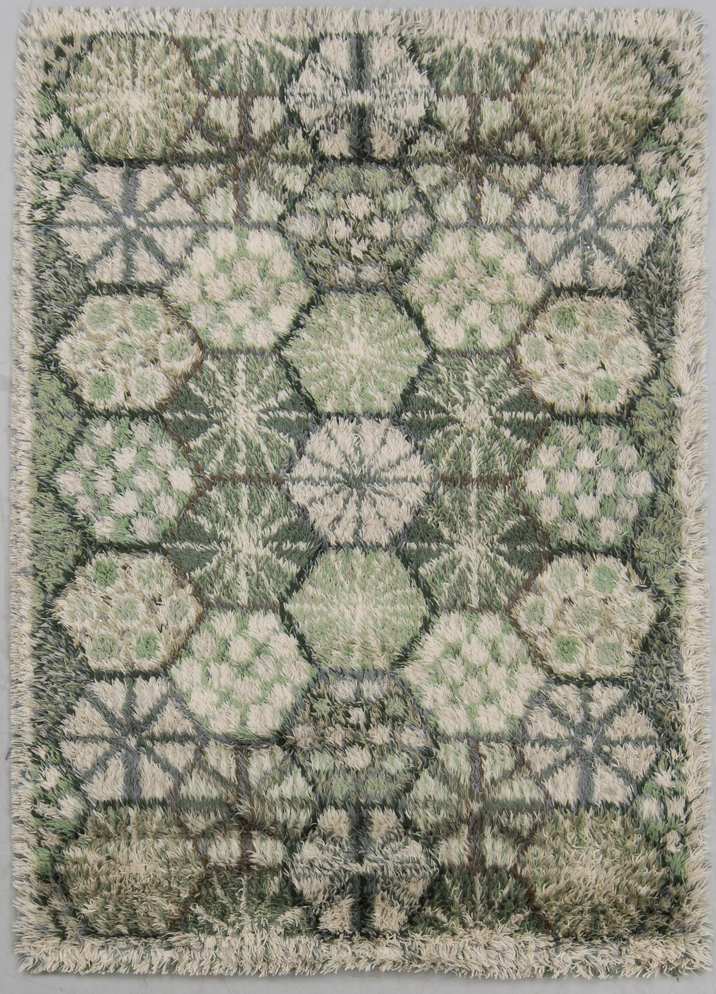 MATTA. Maskinvävd rya, "Stjärnor", Marianne Richter, Wahlbecks, Linköping. 200 x 137 cm.