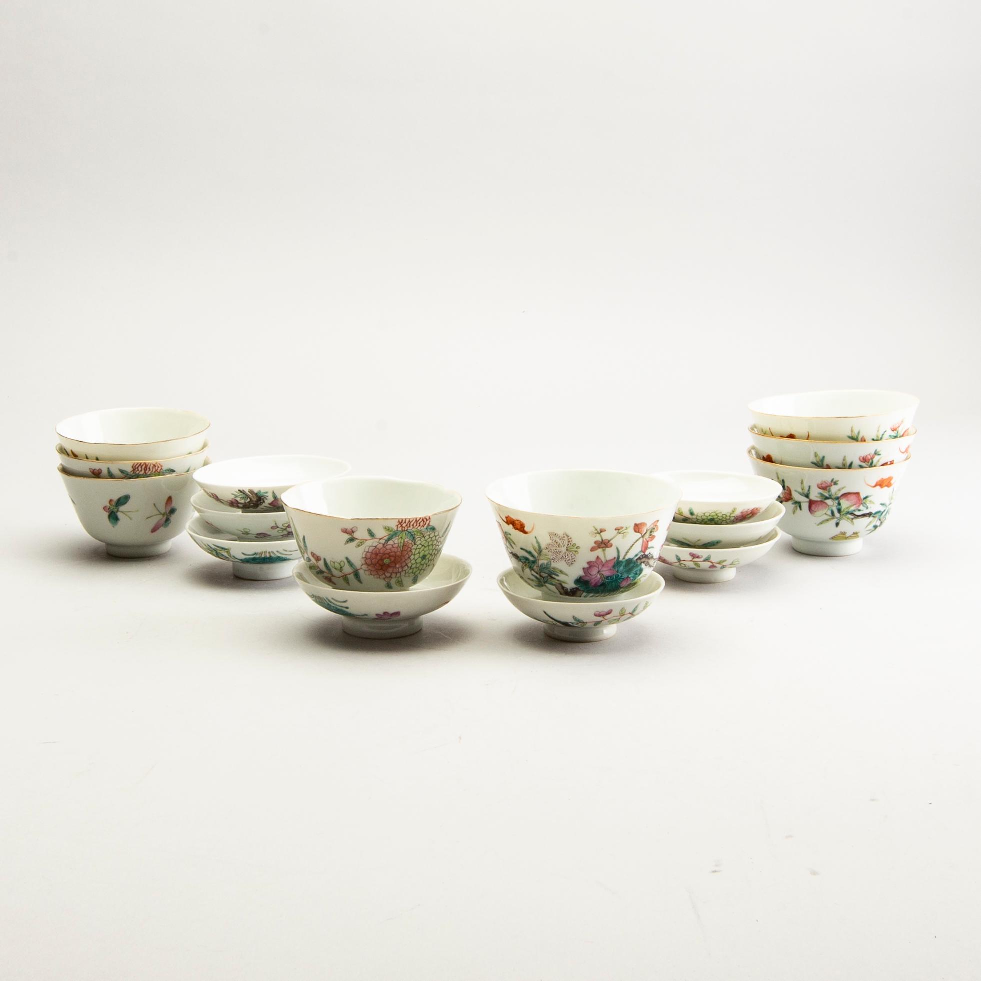 Koppar med fat, åtta stycken, 4+4, porslin. Kina, tidigt 1900-tal.