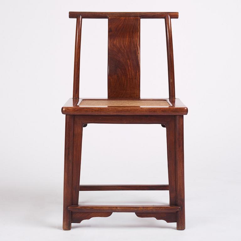 Stol, hardwood. Qingdynastin (1644-1912).