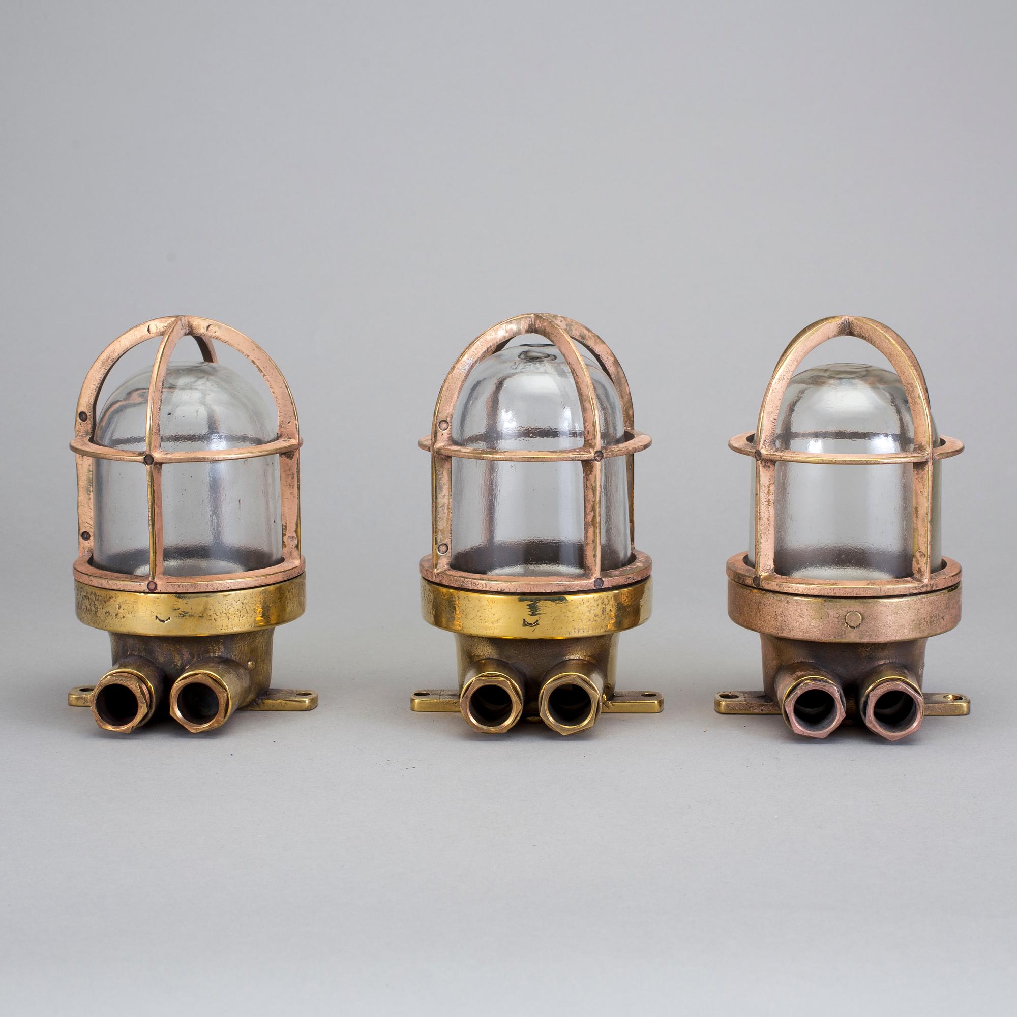 MÄSSBELYSNING, 3 st. Baker IS, 1900-talets mitt.