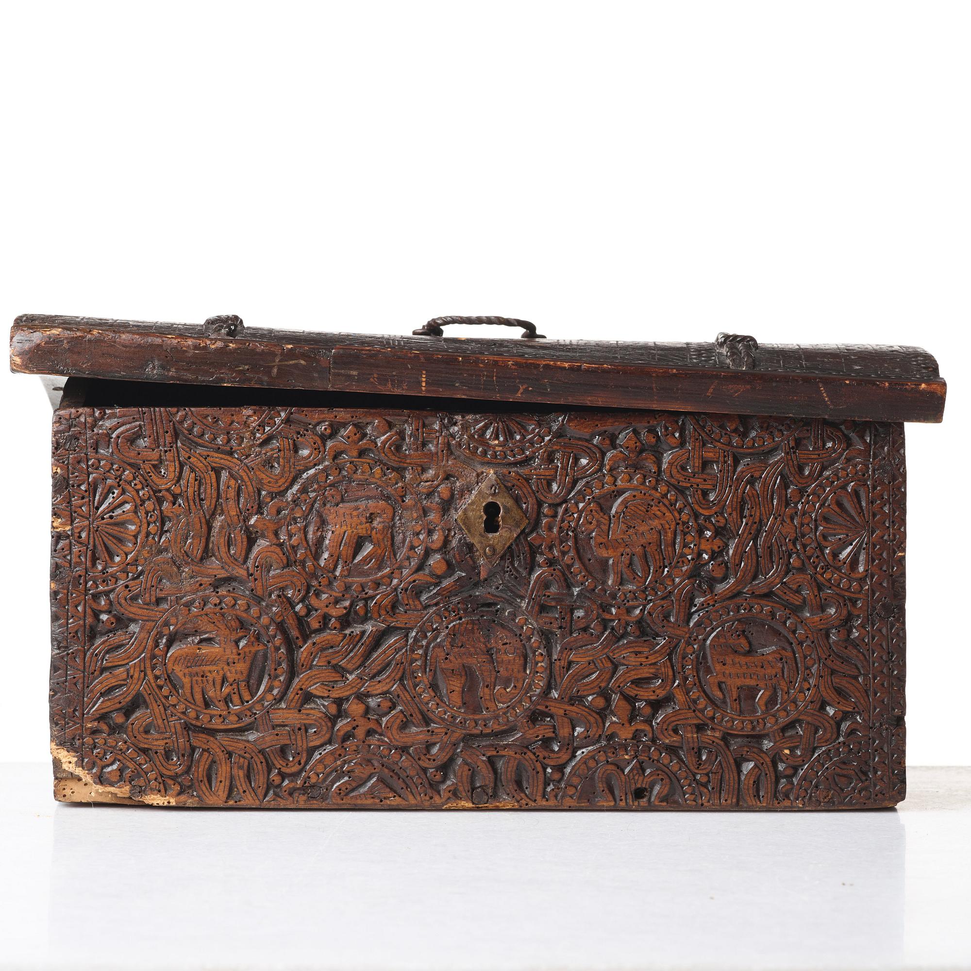A casket and lid, C14 dated, second half of the 17th century.