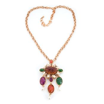 708. OSCAR DE LA RENTA, a goldcolored necklace with decorative stones.