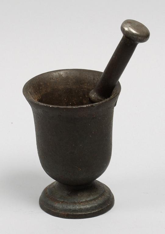 MORTEL MED STÖT, järn. 1800-tal.