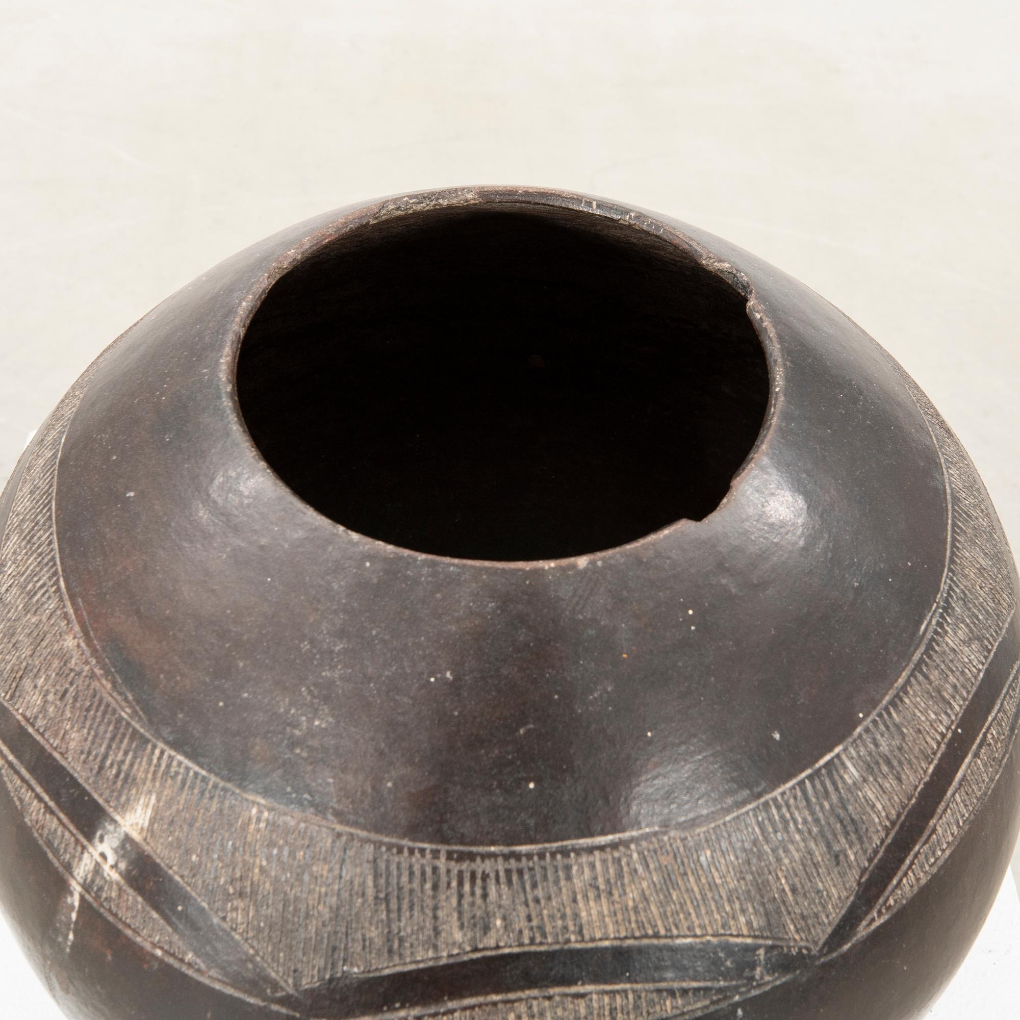 Beer pot Ukhamba, Zulu, South Africa 20th century.