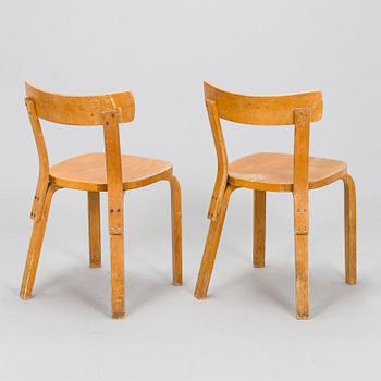 Alvar Aalto, stolar, ett par, modell 69, O.Y. Huonekalu- ja Rakennustyötehdas A.B. 1900-talets mitt.