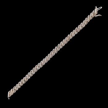 ARMBAND, sterlingsilver, cognacsfärgade diamanter tot ca 2.70 ct.