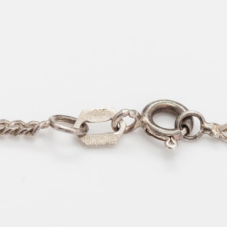 MEDALJONG/HALSBAND, sterling silver, granat.