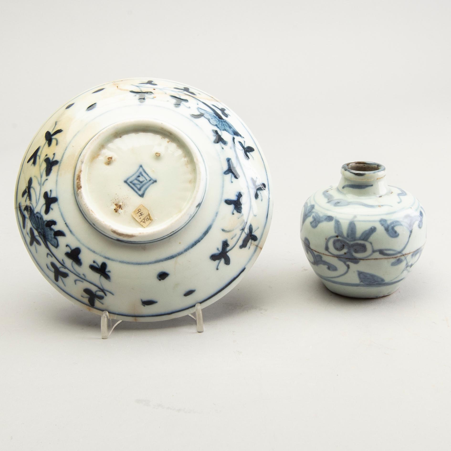 A blue and white jar, Ming dynasty (1368-1644) and a persian Ming style dish, 18th Century.