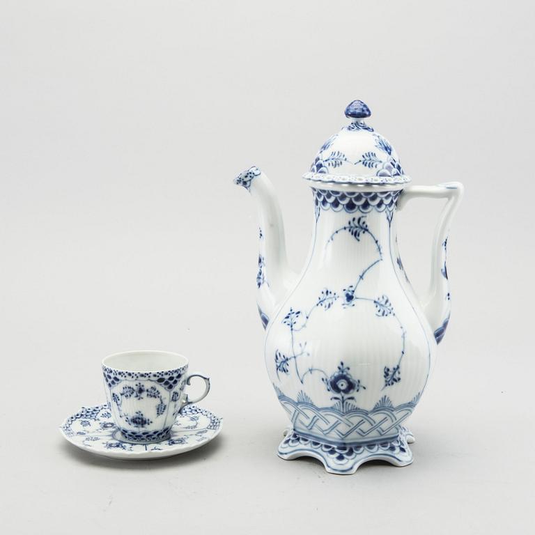 A 30 pcs Royal Copenhagen Musselmalet porcelain service.