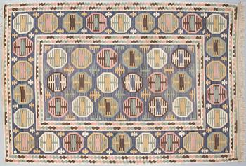 MATTA. "Dukater". Rölakan. Signerad MMF (Märta Måås-Fjetterström). Ca 327 X 227 cm.