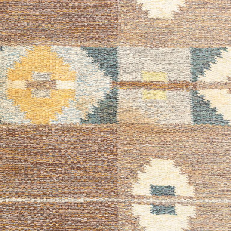 Ingegerd Silow, a flat weave carpet, signed IS, ca 307 x 190 cm.