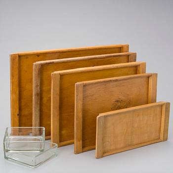 AINO AALTO, "MAIJA" COLD-CUT PLATTER AND A SET OF FIVE TRAYS. Designed in 1936.